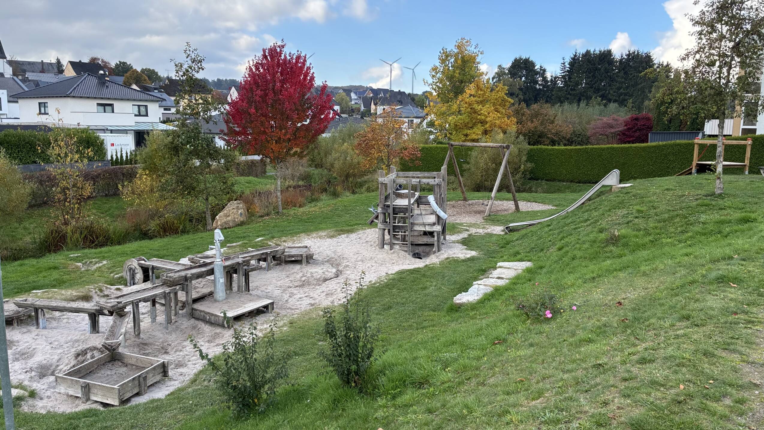 Wasserspielplatz im Herbst