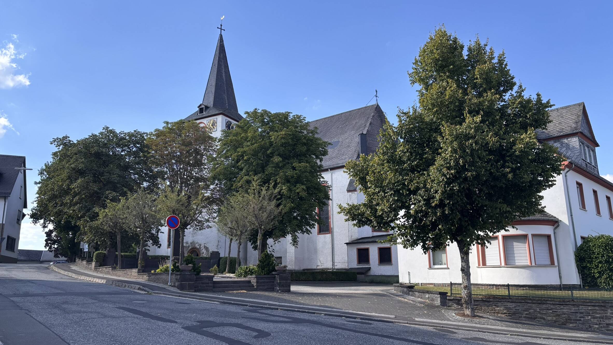 Kirche Blick von Hunsrückstraße